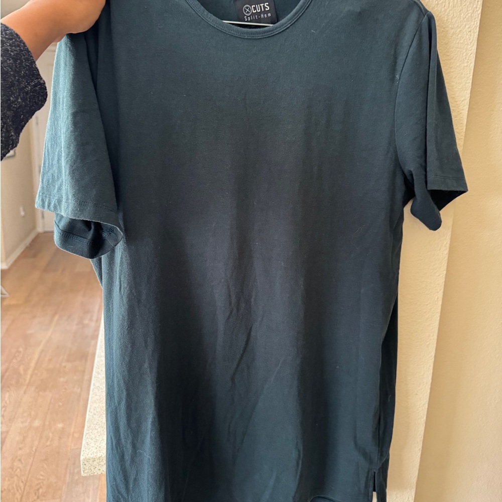 Cuts Clothing Men's Split-Hem Crewneck T-Shirt in Green Blue